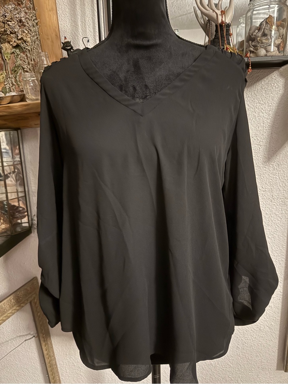 Lily White Black Caged Cold Shoulder Blouse Roll Tab Sleeve V-Neck Top â˘Largeâ˘